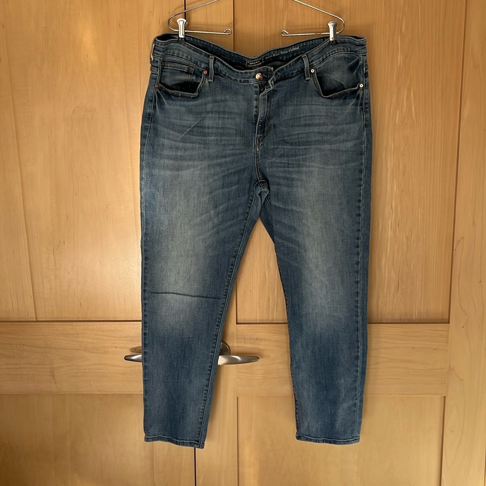 Signature Levi Strauss Gold mid rise slim cuffed jeans 24W